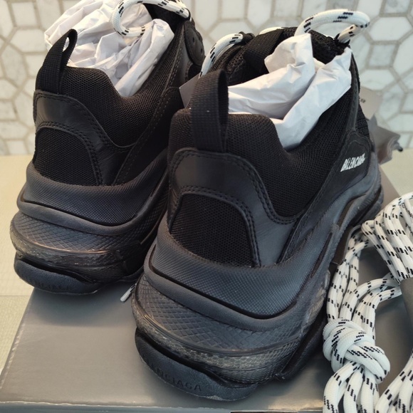 NEW Rare Distressed Look NWT in Box Size 41EU Balenciaga Triple S Triple Black. - Picture 8 of 15